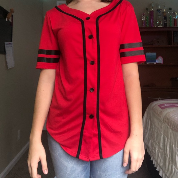 cute jersy style top - Picture 2 of 3